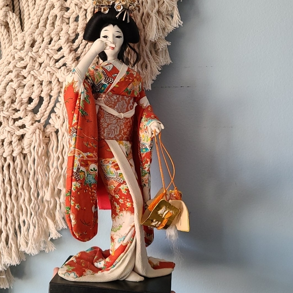 Tall vintage Geisha Figurine